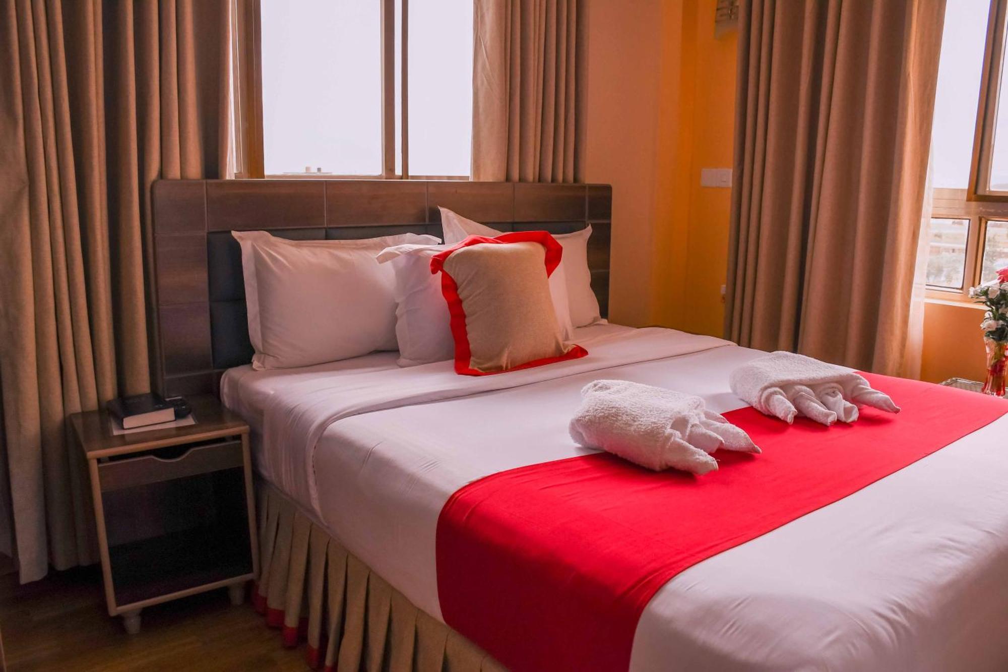 Buraha Zenoni Hotel And Resort Nakuru Exterior photo