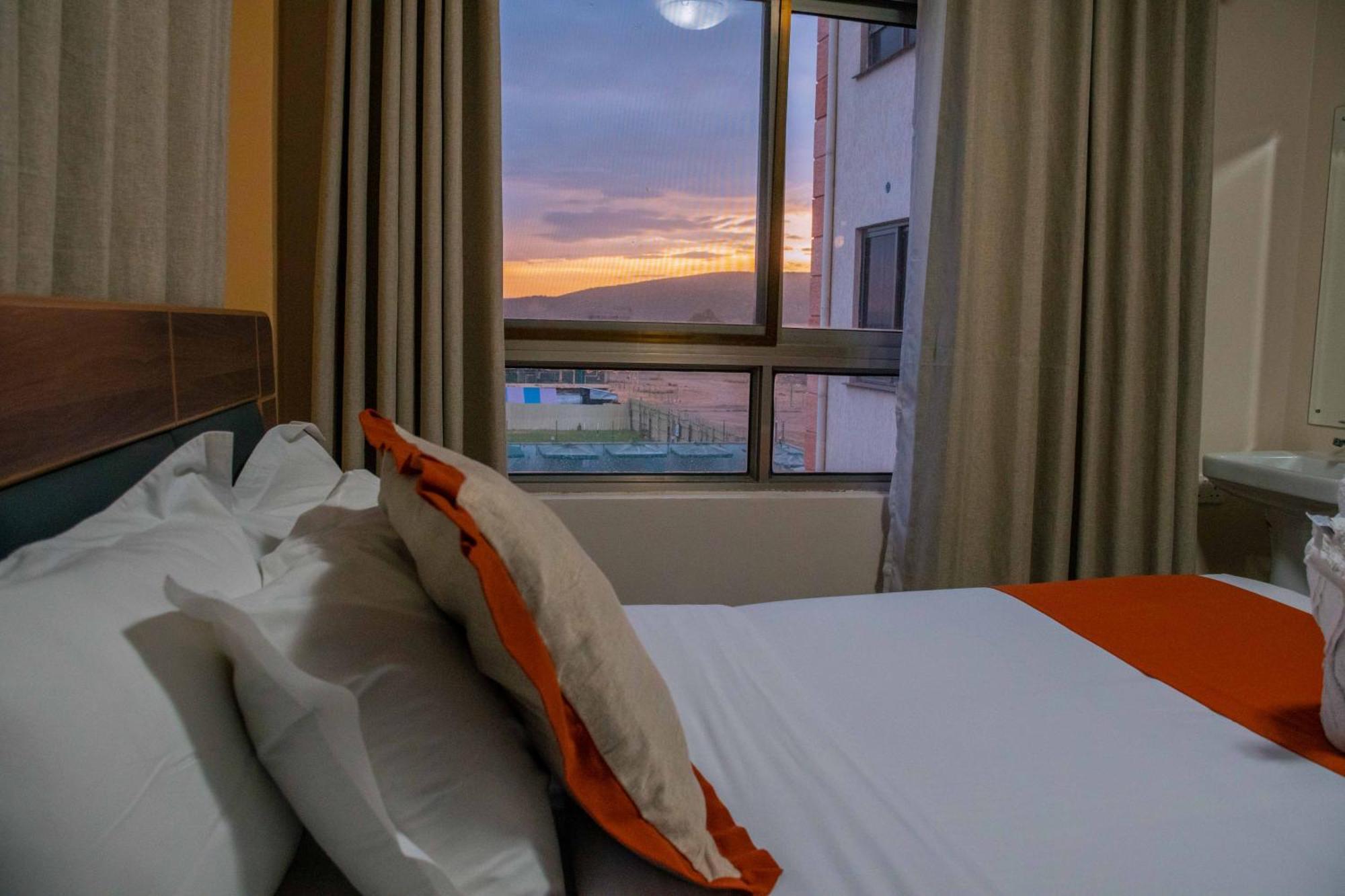 Buraha Zenoni Hotel And Resort Nakuru Exterior photo