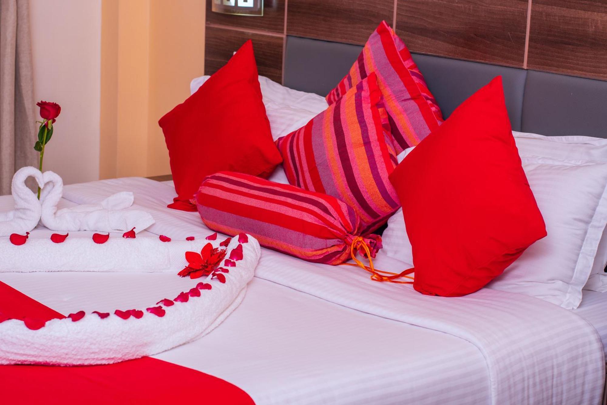 Buraha Zenoni Hotel And Resort Nakuru Exterior photo