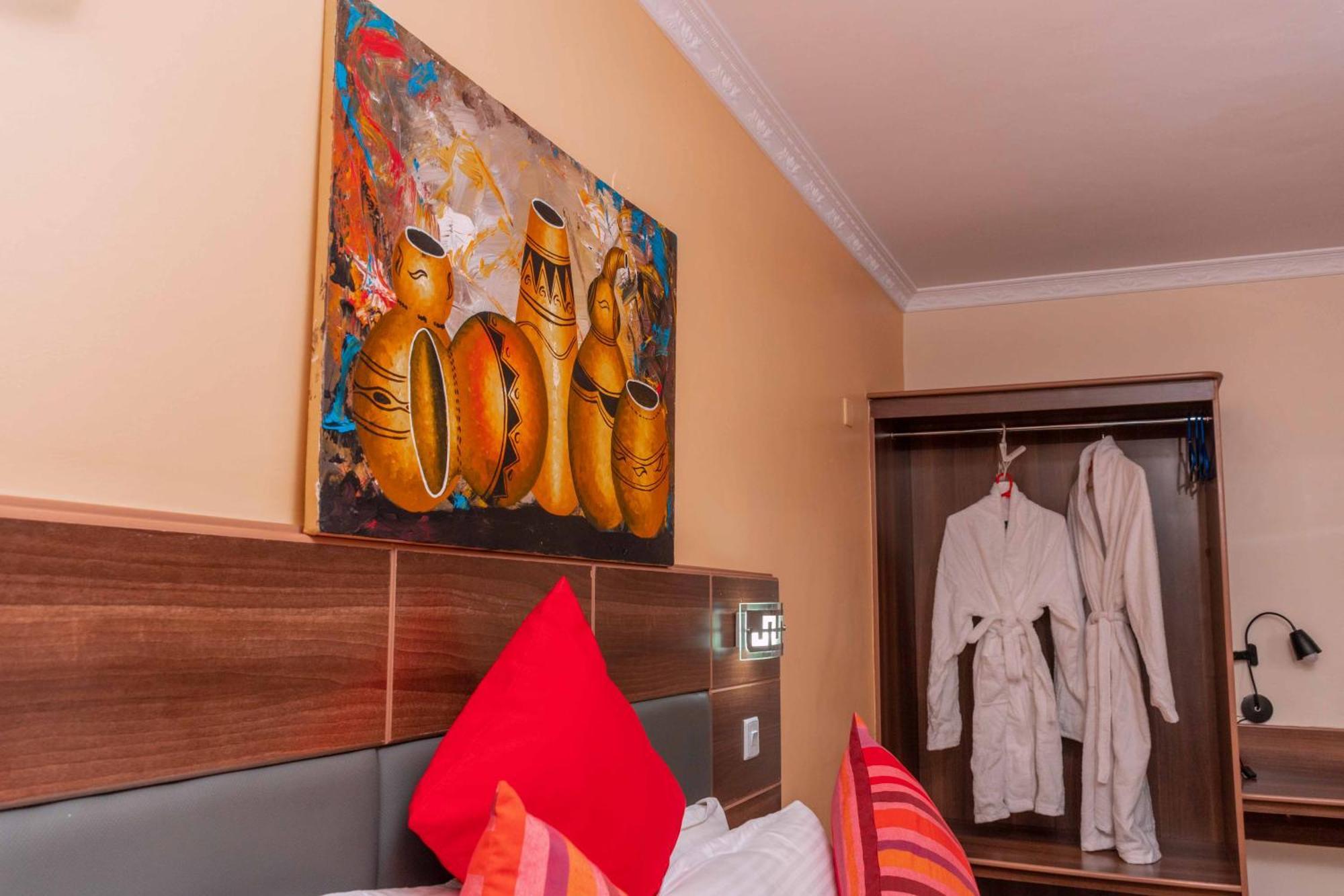 Buraha Zenoni Hotel And Resort Nakuru Exterior photo