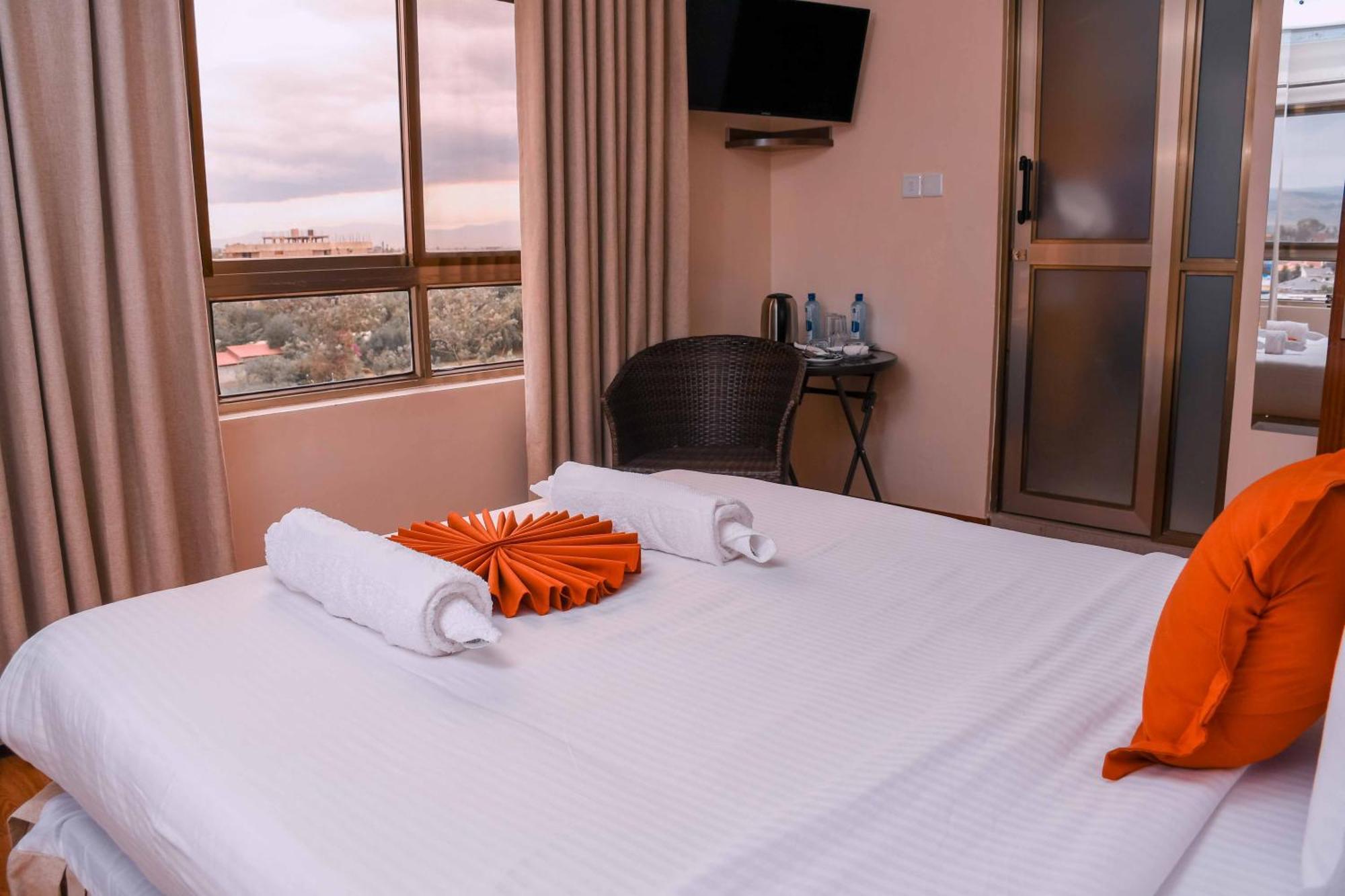Buraha Zenoni Hotel And Resort Nakuru Exterior photo