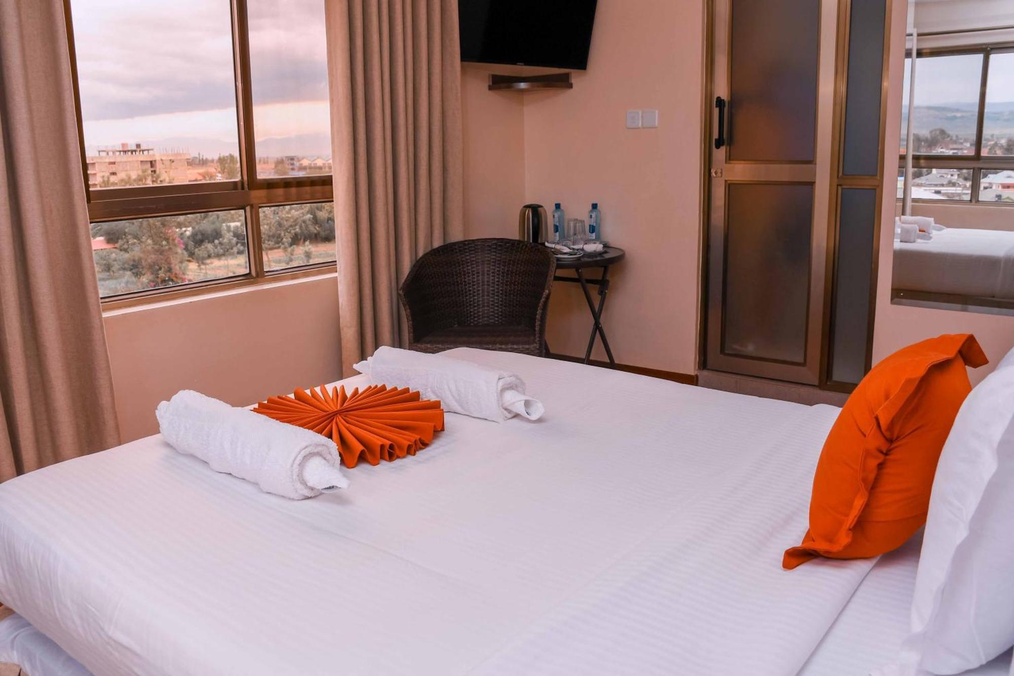 Buraha Zenoni Hotel And Resort Nakuru Exterior photo