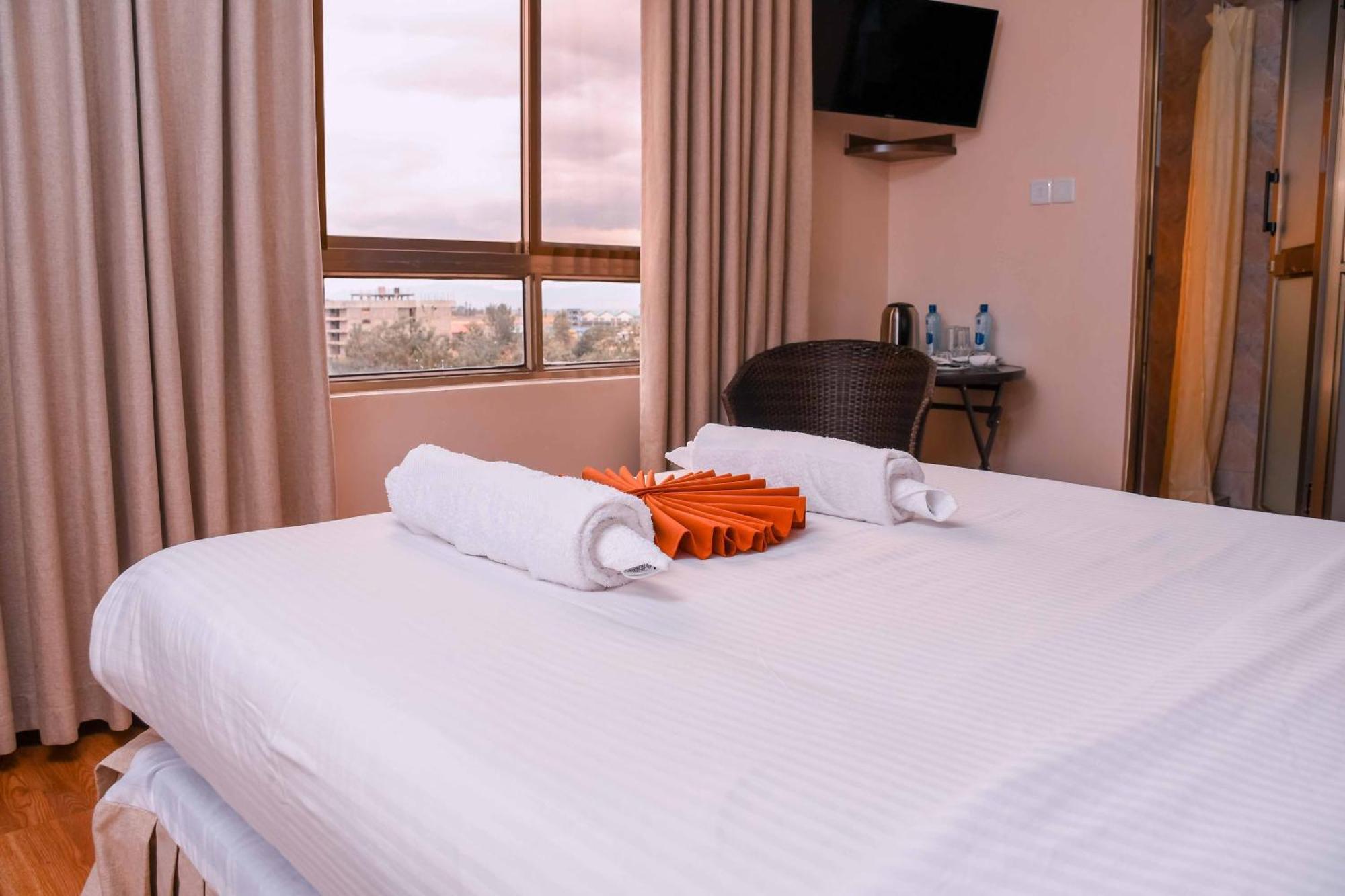 Buraha Zenoni Hotel And Resort Nakuru Exterior photo