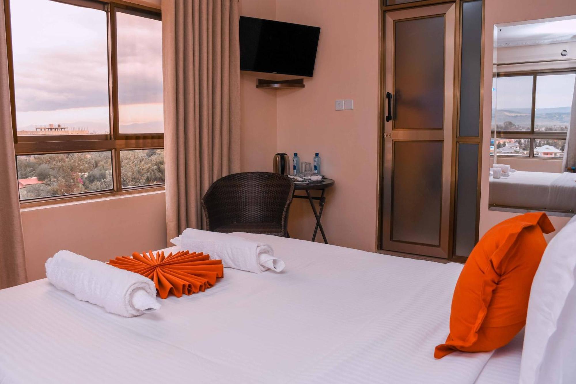 Buraha Zenoni Hotel And Resort Nakuru Exterior photo