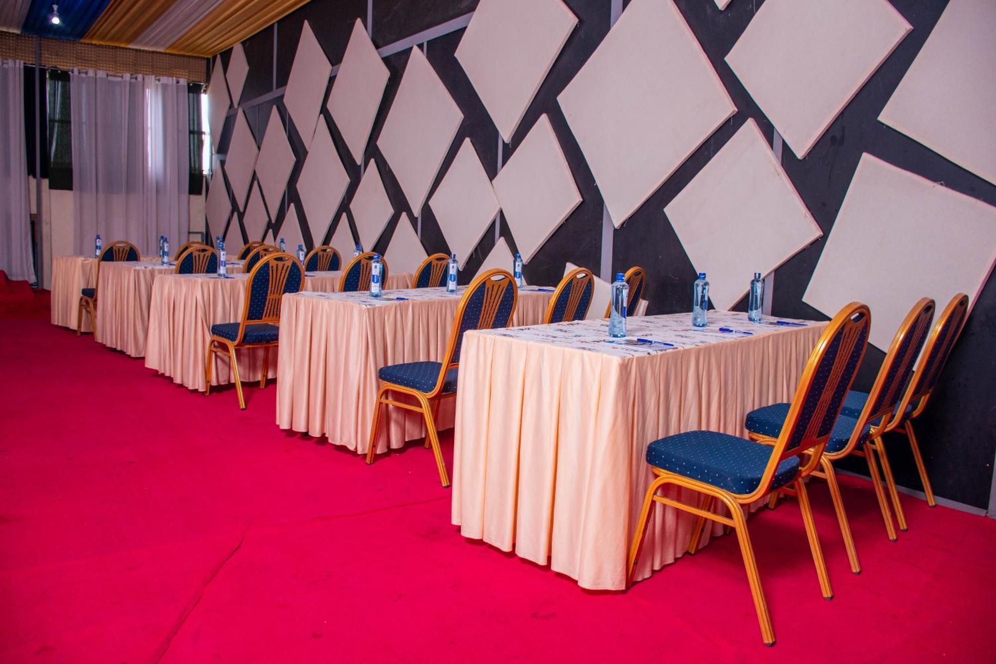Buraha Zenoni Hotel And Resort Nakuru Exterior photo